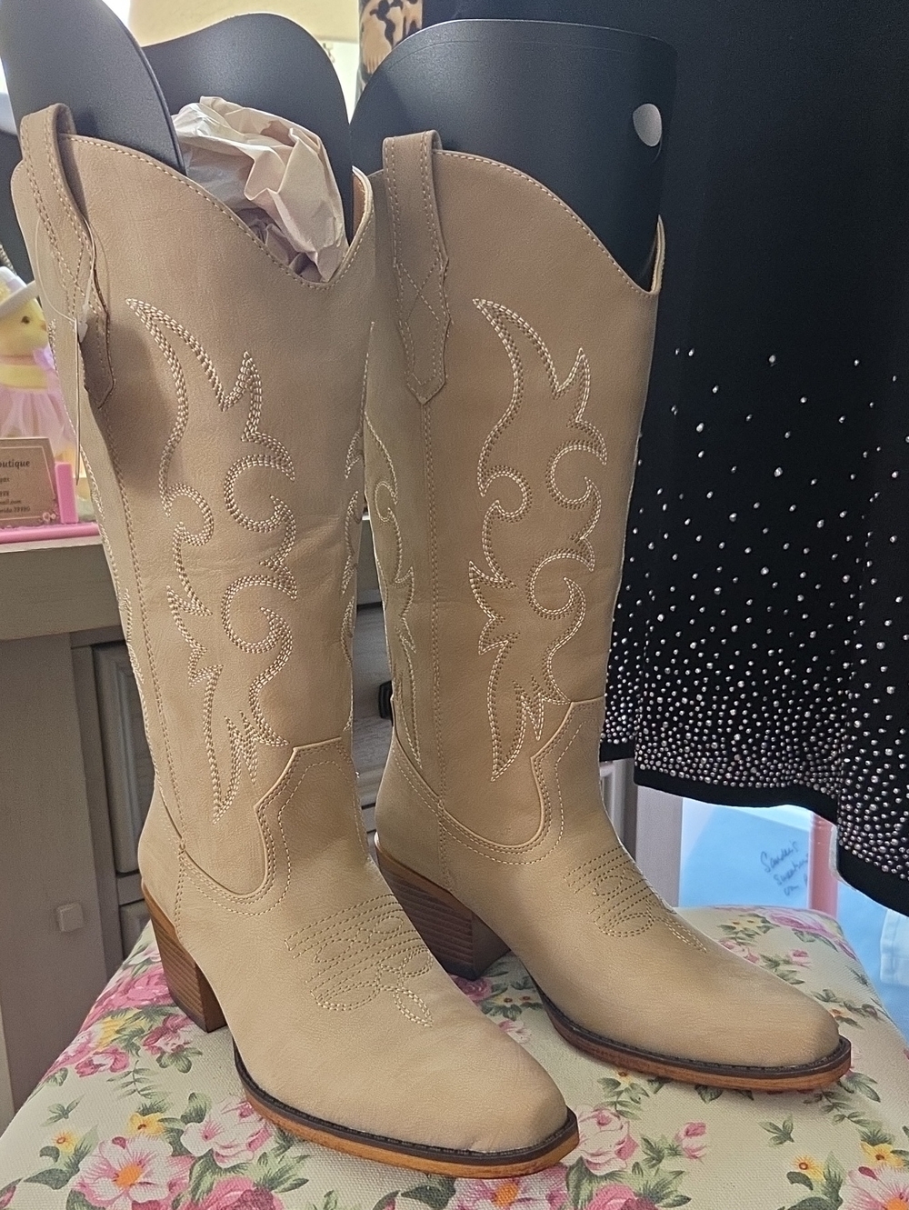 New Light Cream Colored Western Women's Boots NWT